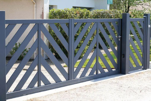 Steel gates by Saisei